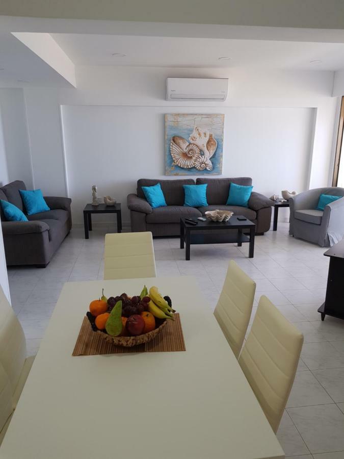 Haig'S Dream Flat On The Beach Lárnaca Exterior foto