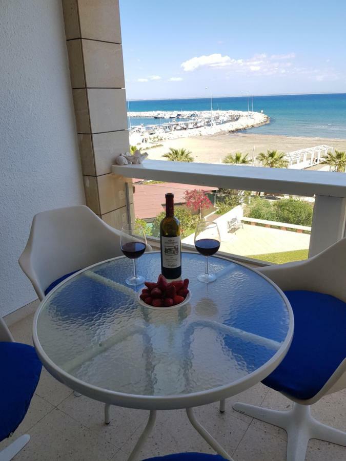 Haig'S Dream Flat On The Beach Lárnaca Exterior foto