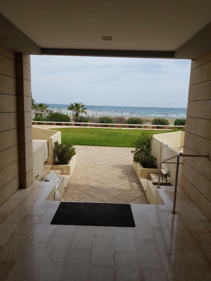 Haig'S Dream Flat On The Beach Lárnaca Exterior foto