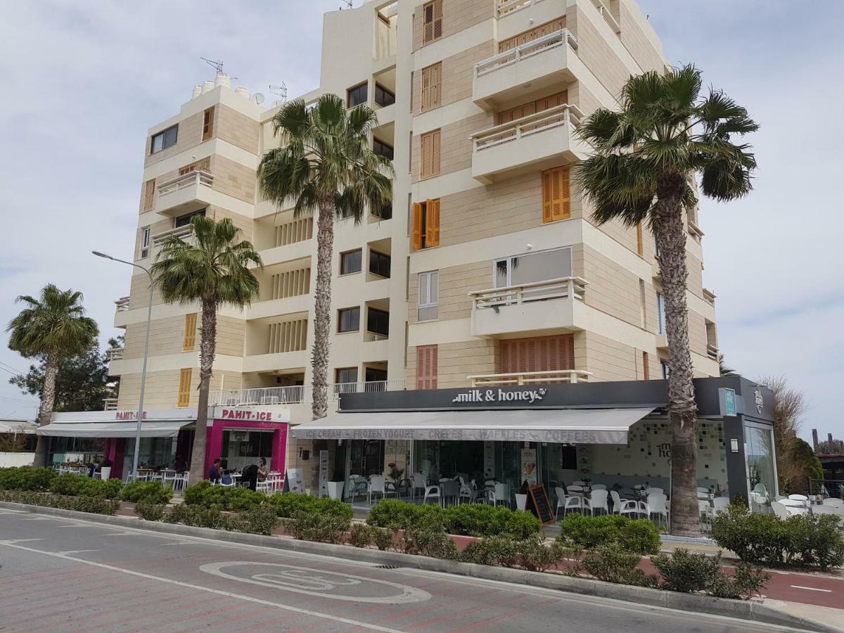 Haig'S Dream Flat On The Beach Lárnaca Exterior foto