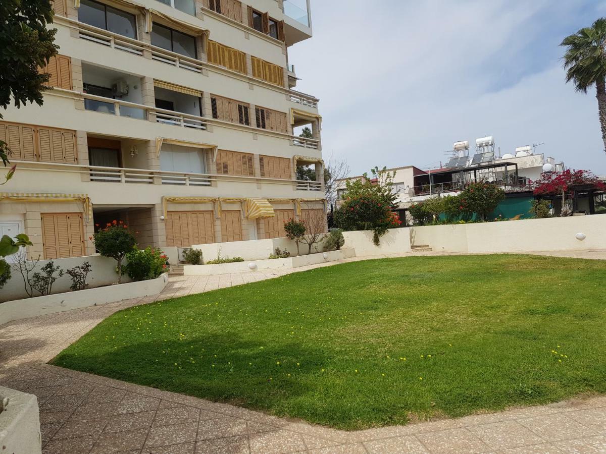 Haig'S Dream Flat On The Beach Lárnaca Exterior foto